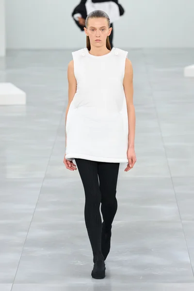 Look 19